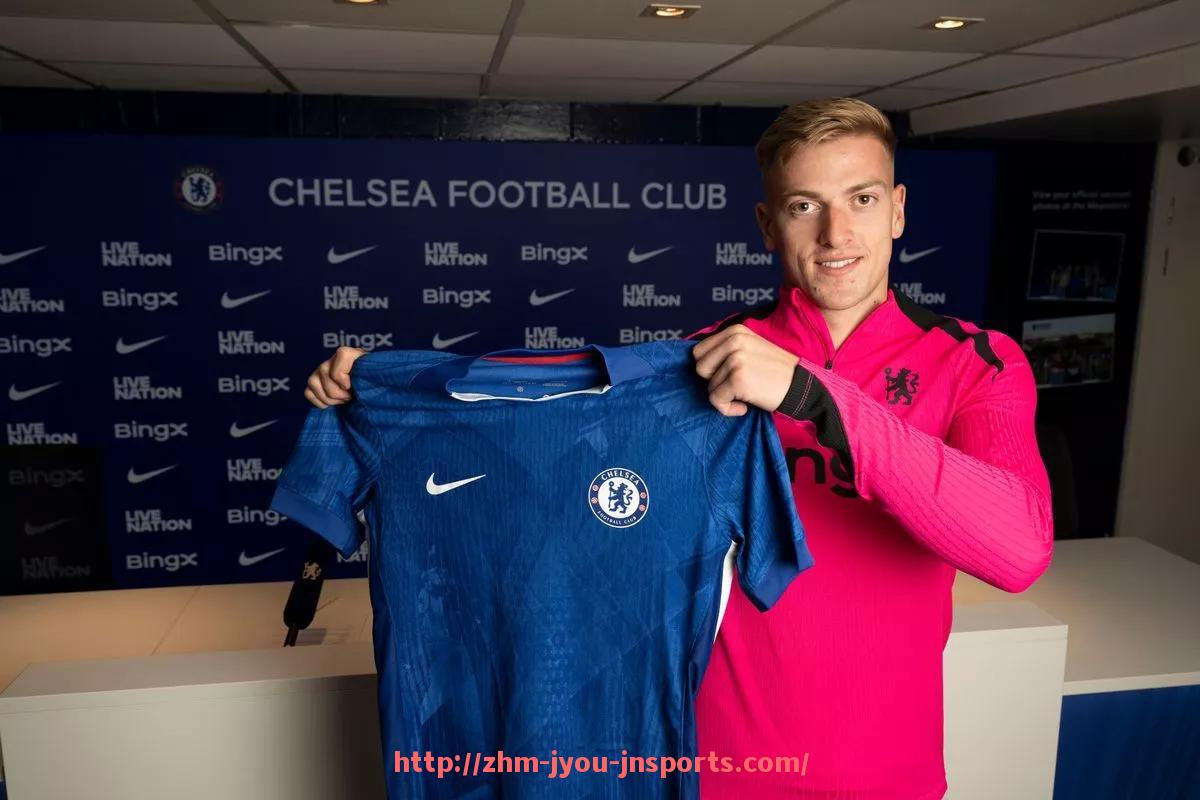 jiuyou九游娱乐-NBA骑士vs尼克斯：回顾NBA骑士队与尼克斯队的经典对决